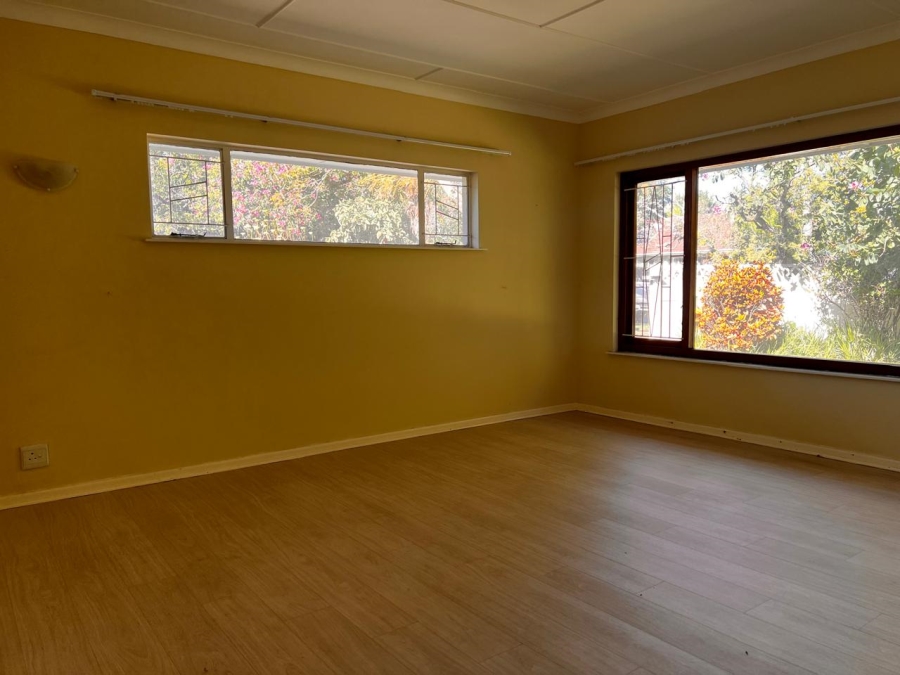 To Let 4 Bedroom Property for Rent in Beacon Bay Eastern Cape